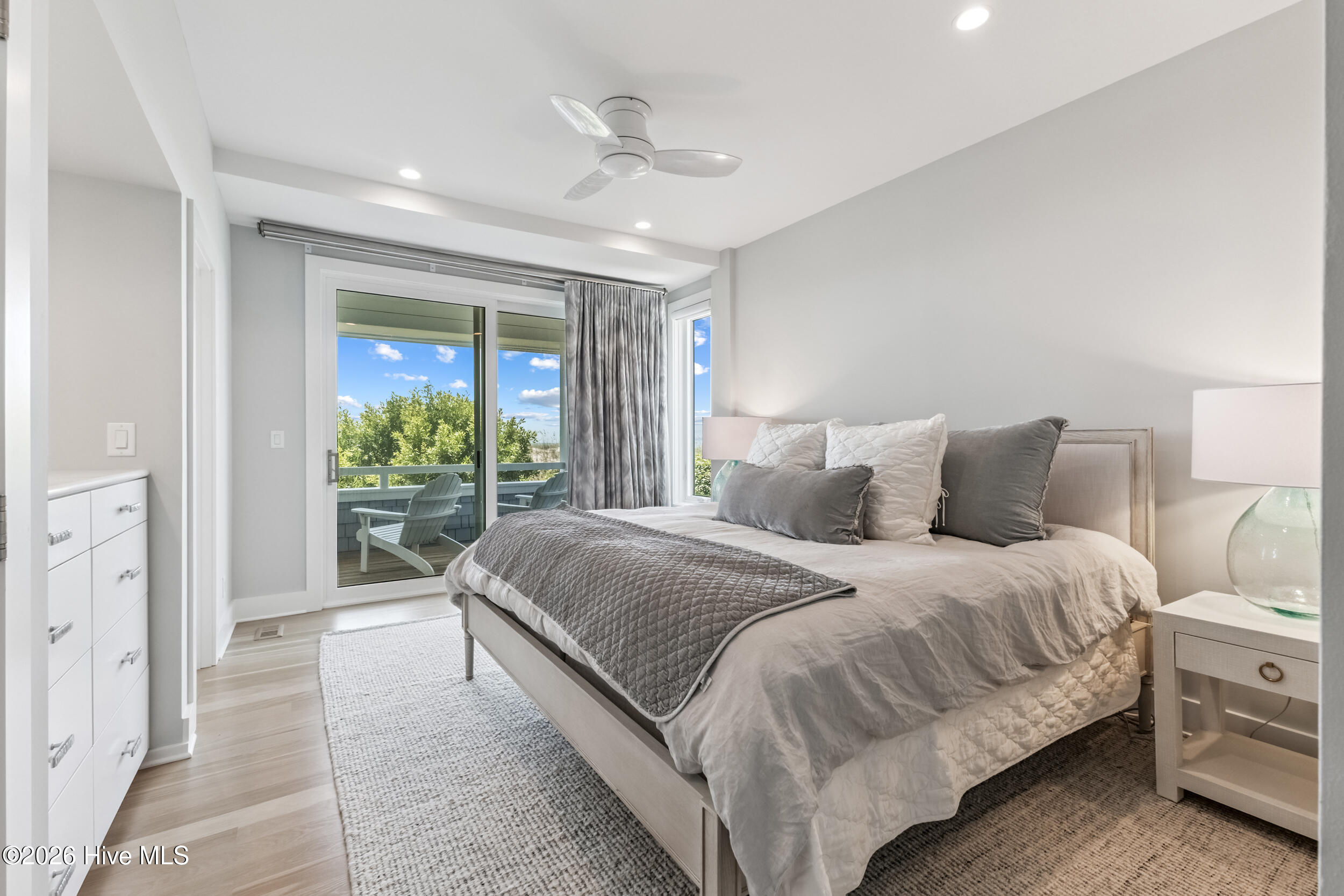 8 Beach Road S