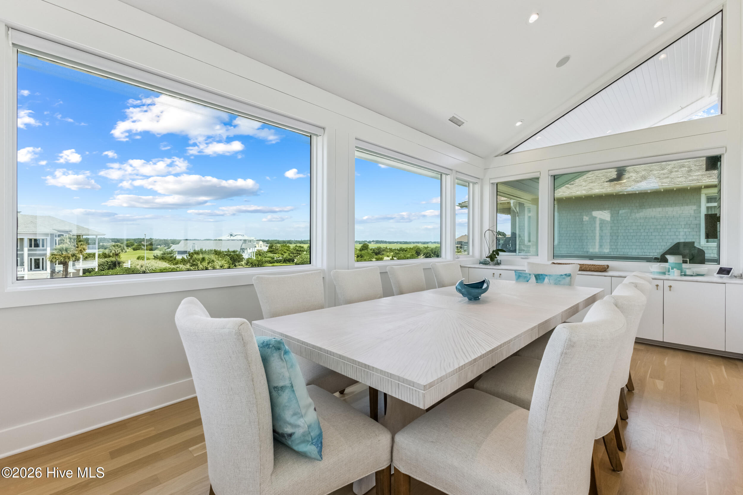 8 Beach Road S