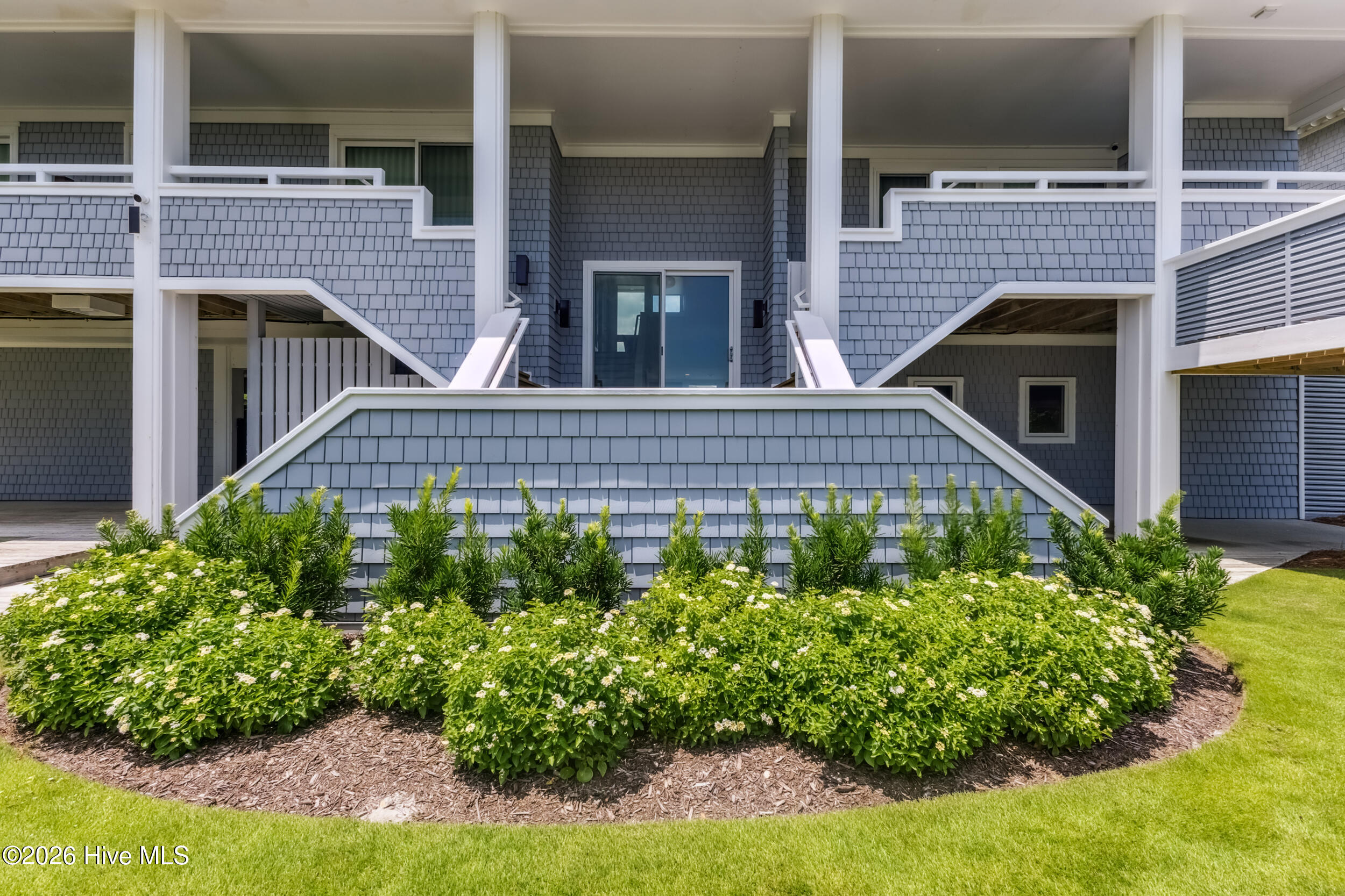 8 Beach Road S