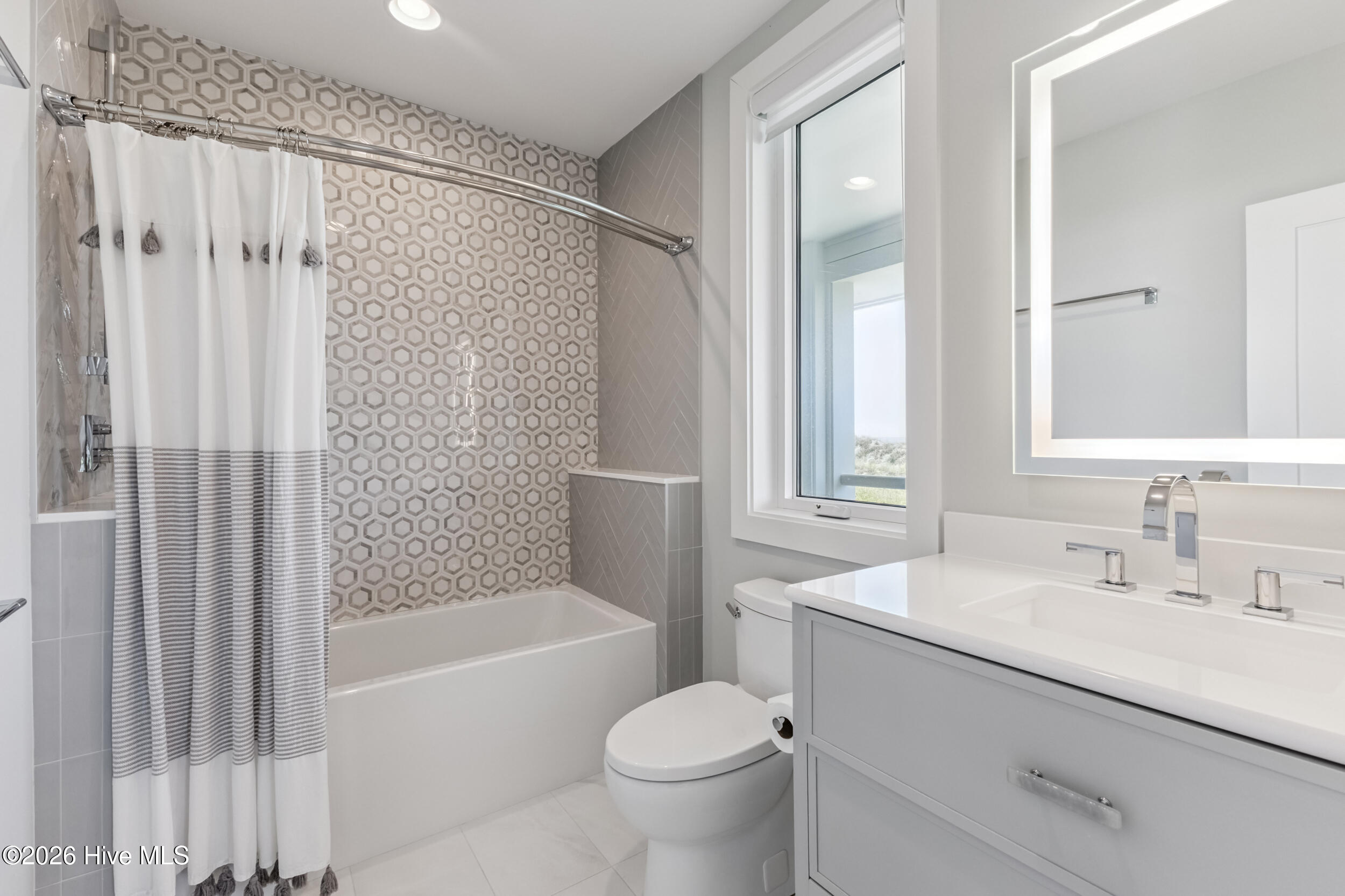 8 Beach Road S