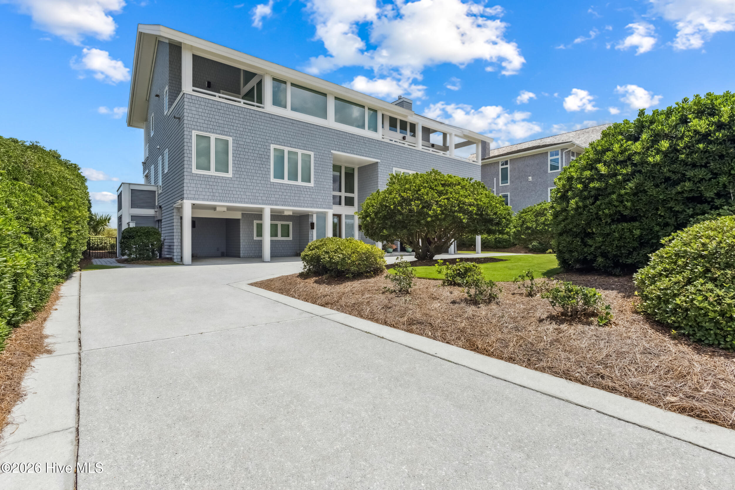 8 Beach Road S