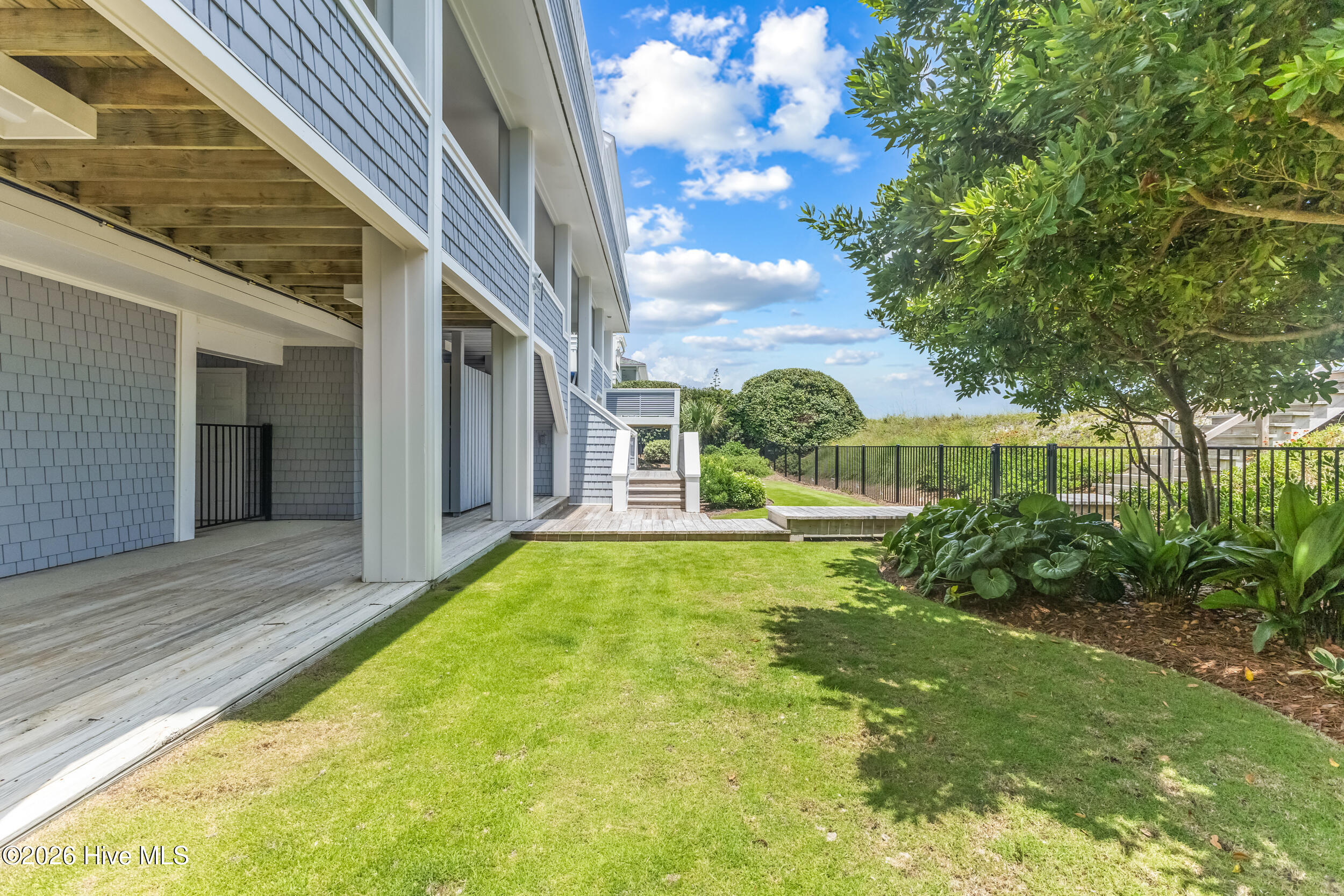 8 Beach Road S