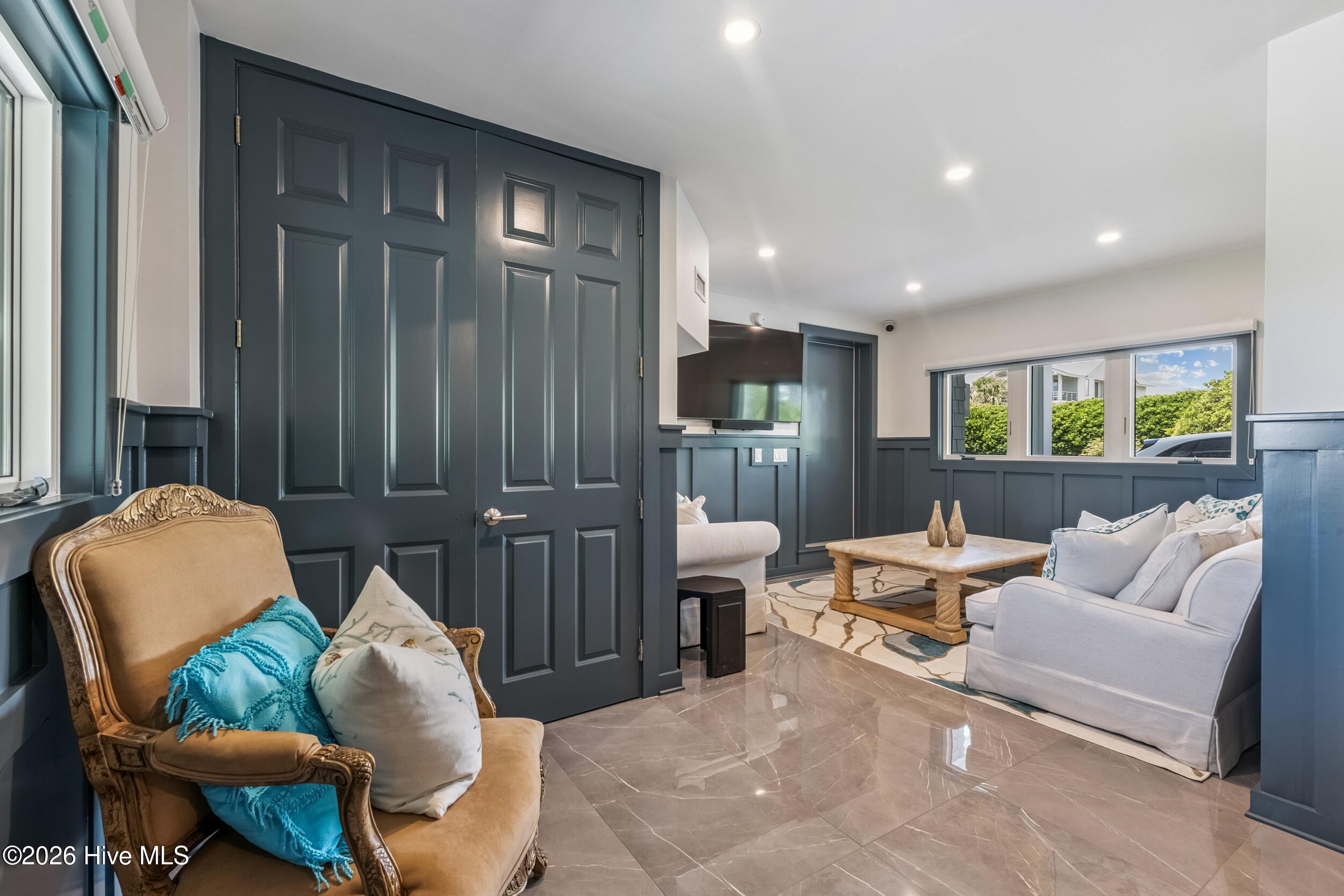 8 Beach Road S