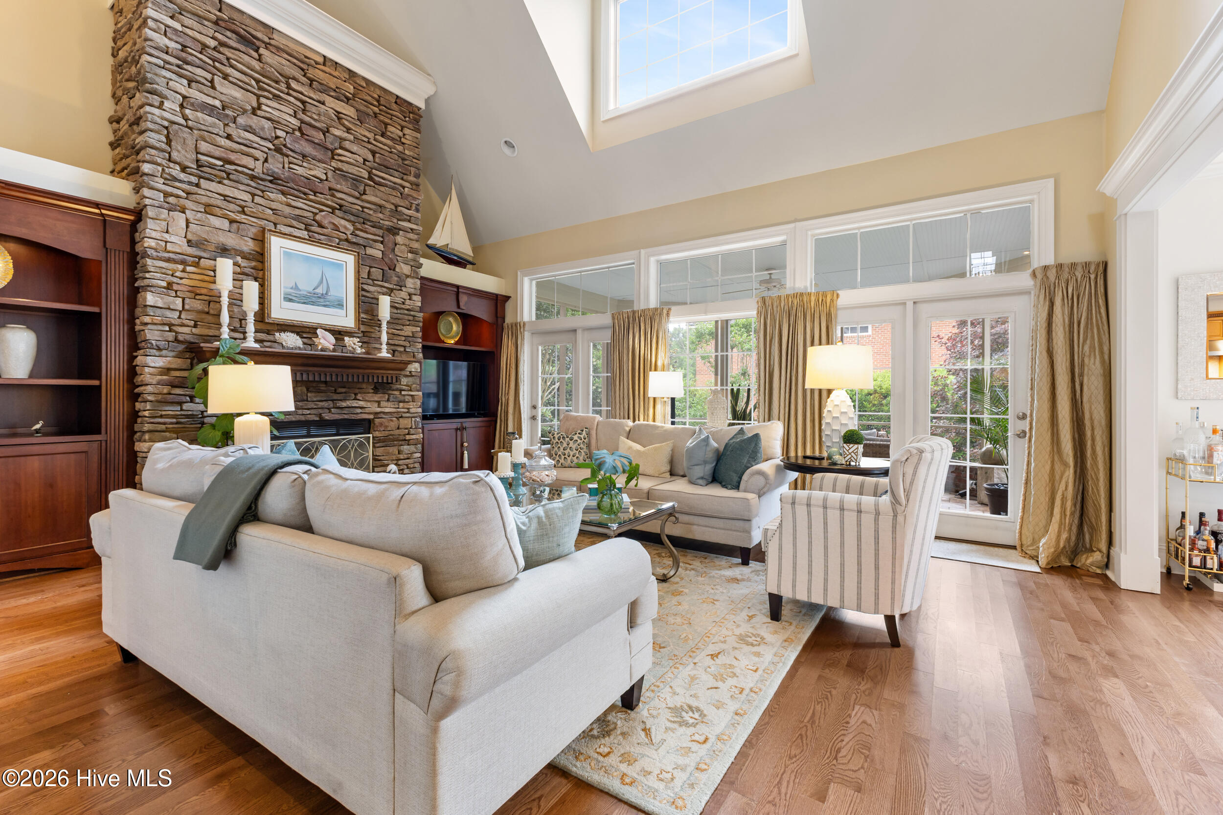 2022 Kenilworth Lane