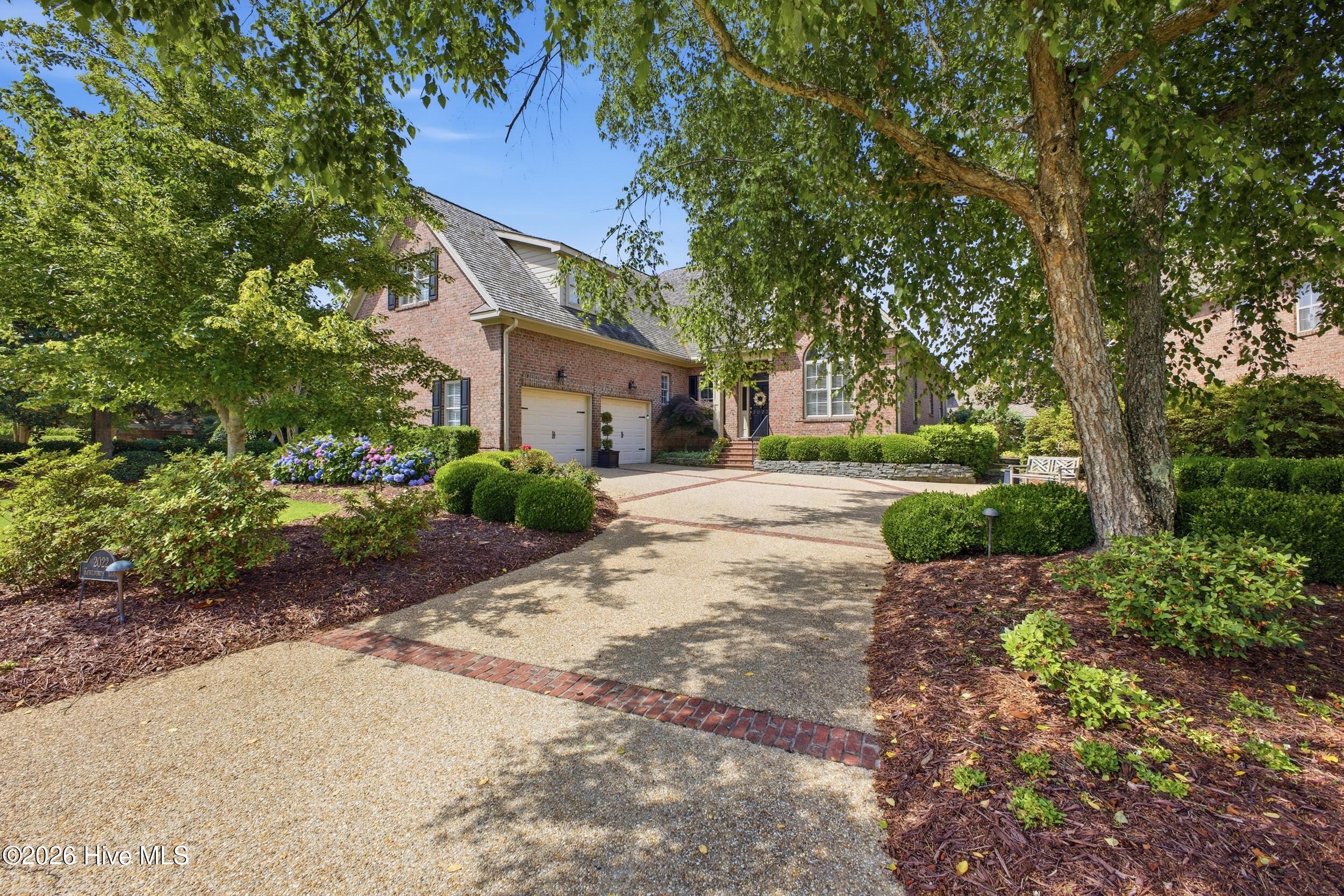 2022 Kenilworth Lane