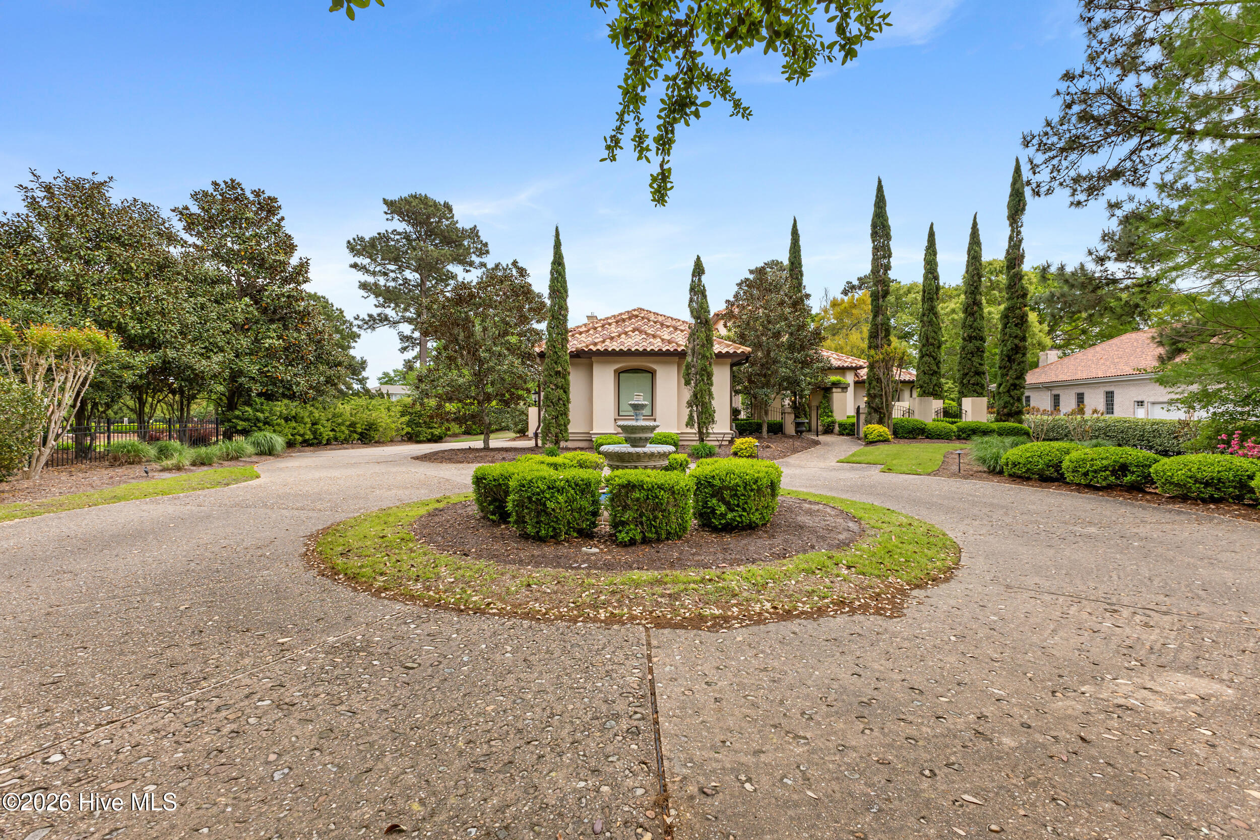 705 Planters Row