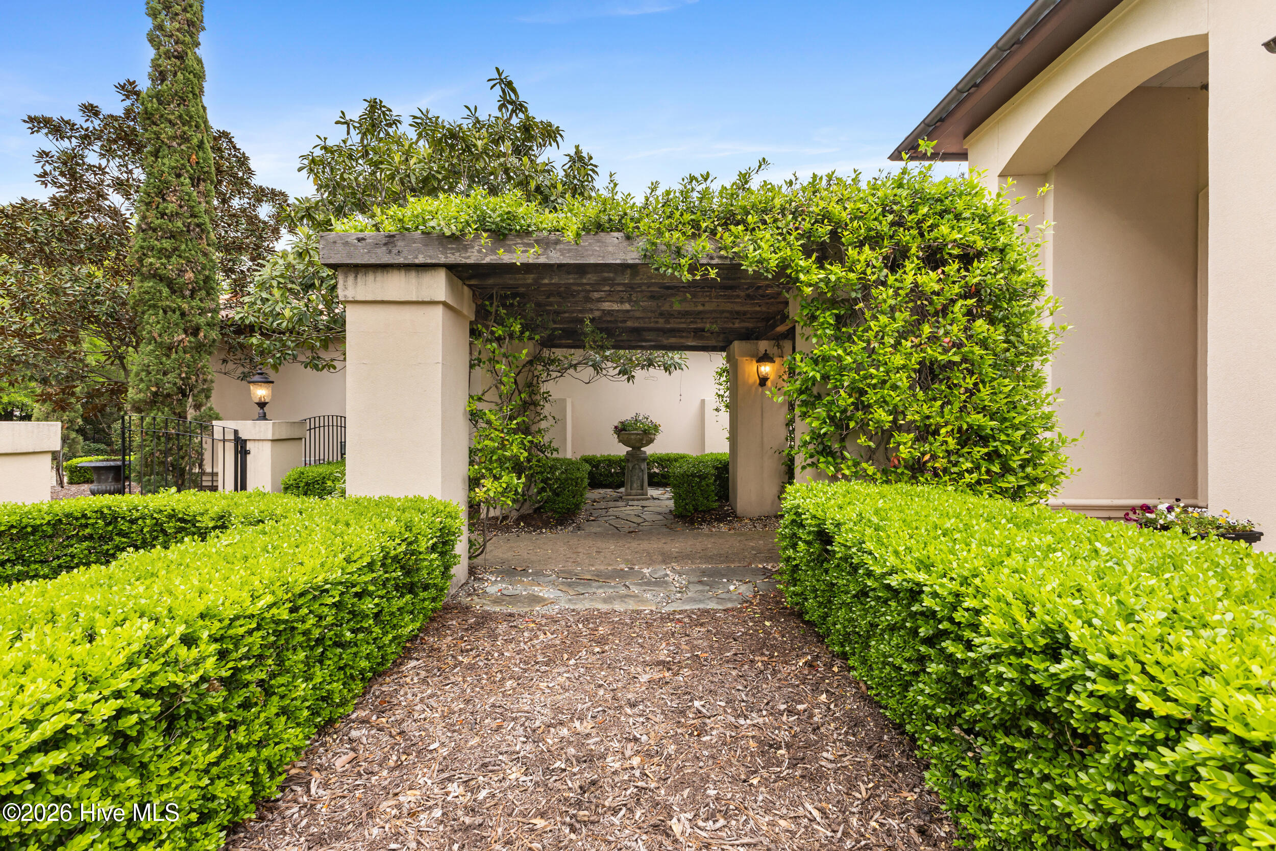 705 Planters Row