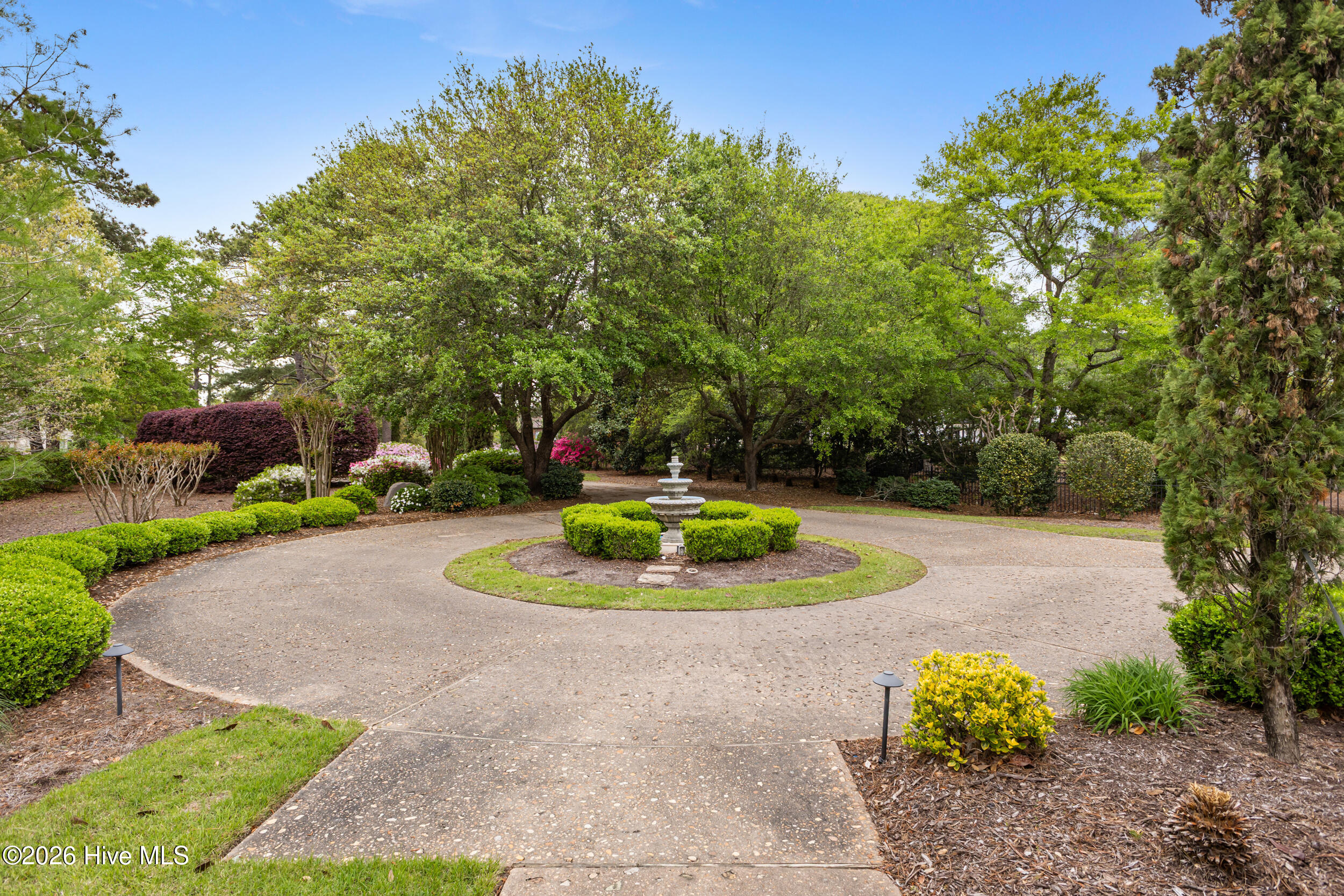 705 Planters Row