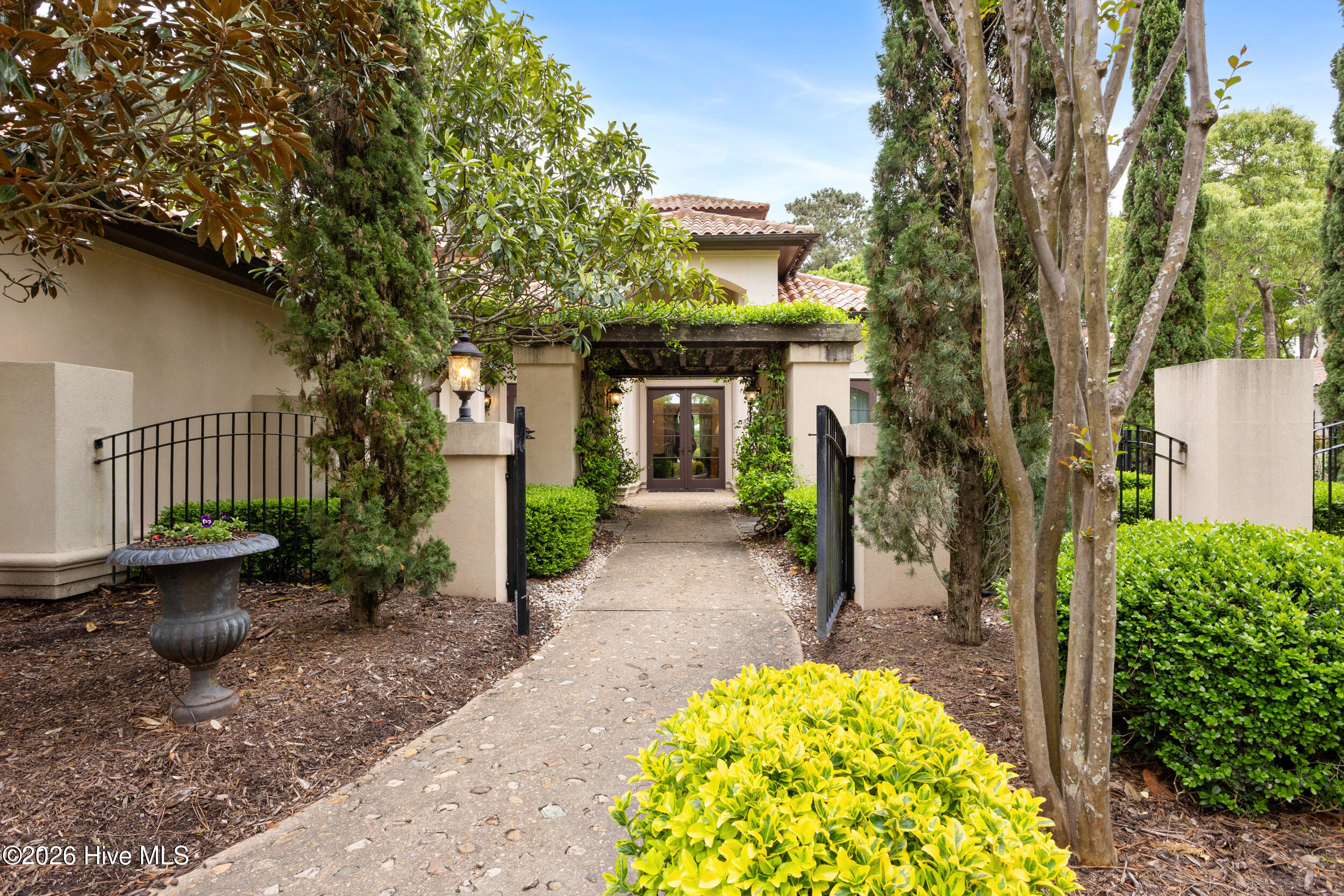 705 Planters Row