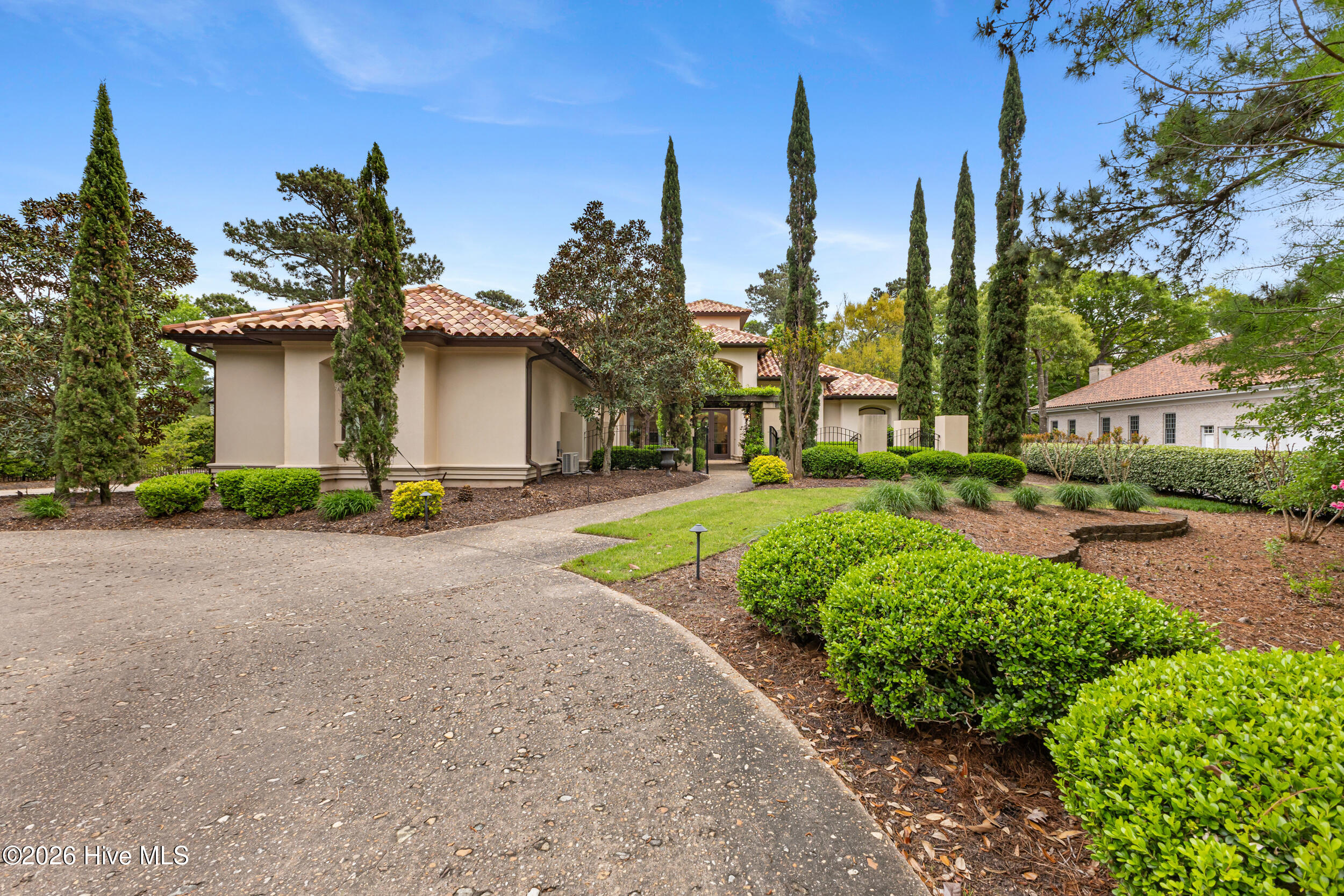 705 Planters Row