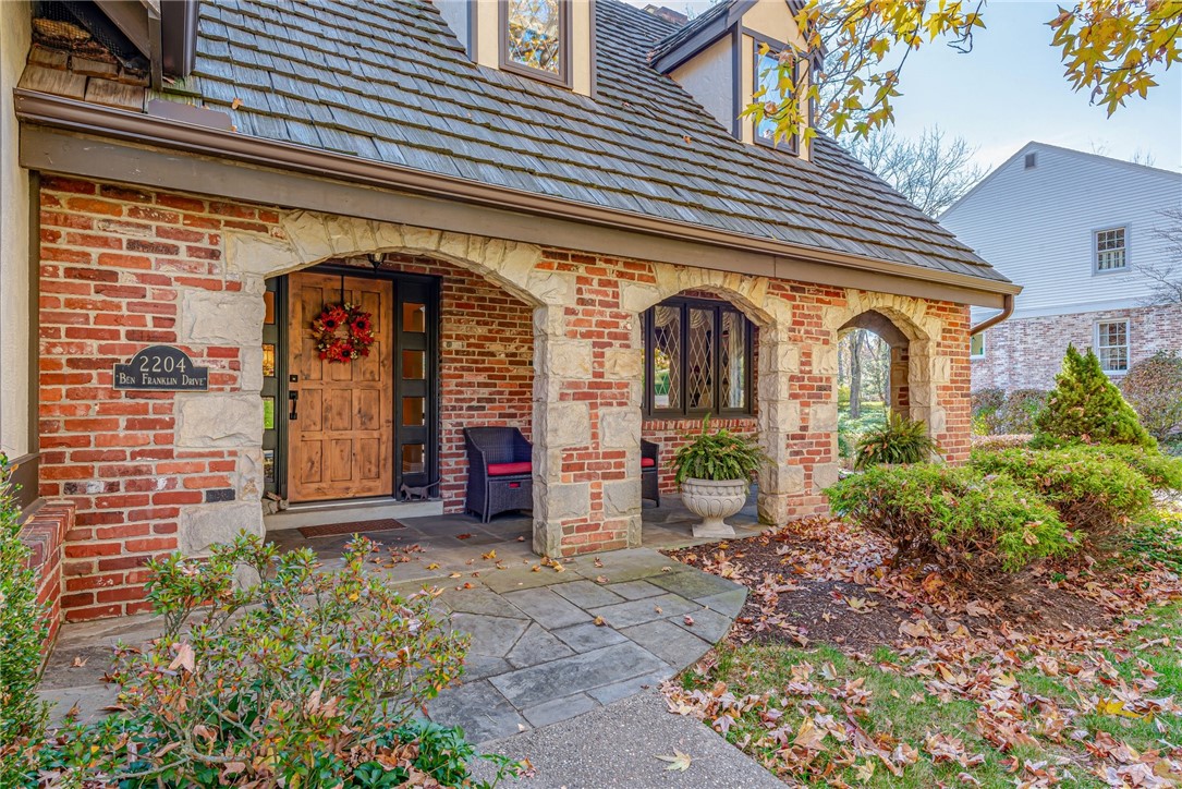 2204 Ben Franklin Drive