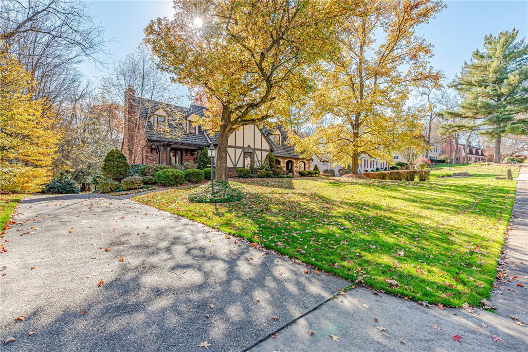 2204 Ben Franklin Drive