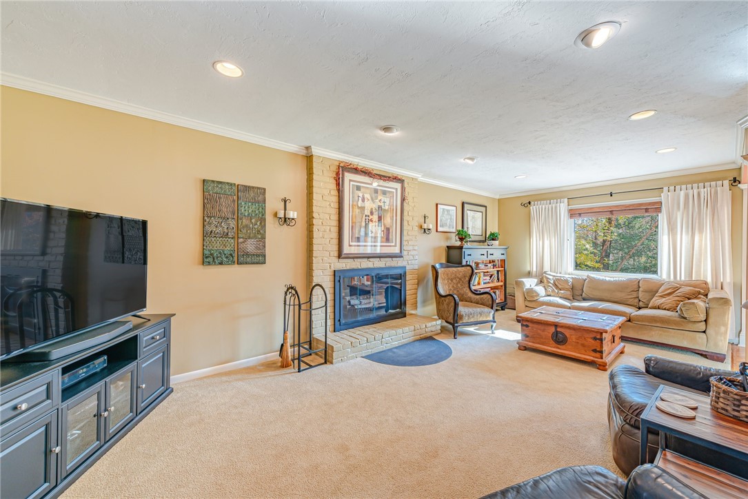 2204 Ben Franklin Drive