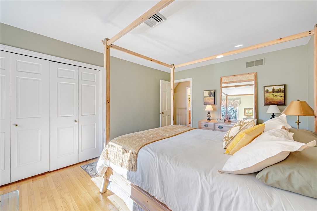 2204 Ben Franklin Drive