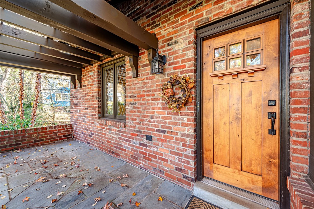 2204 Ben Franklin Drive