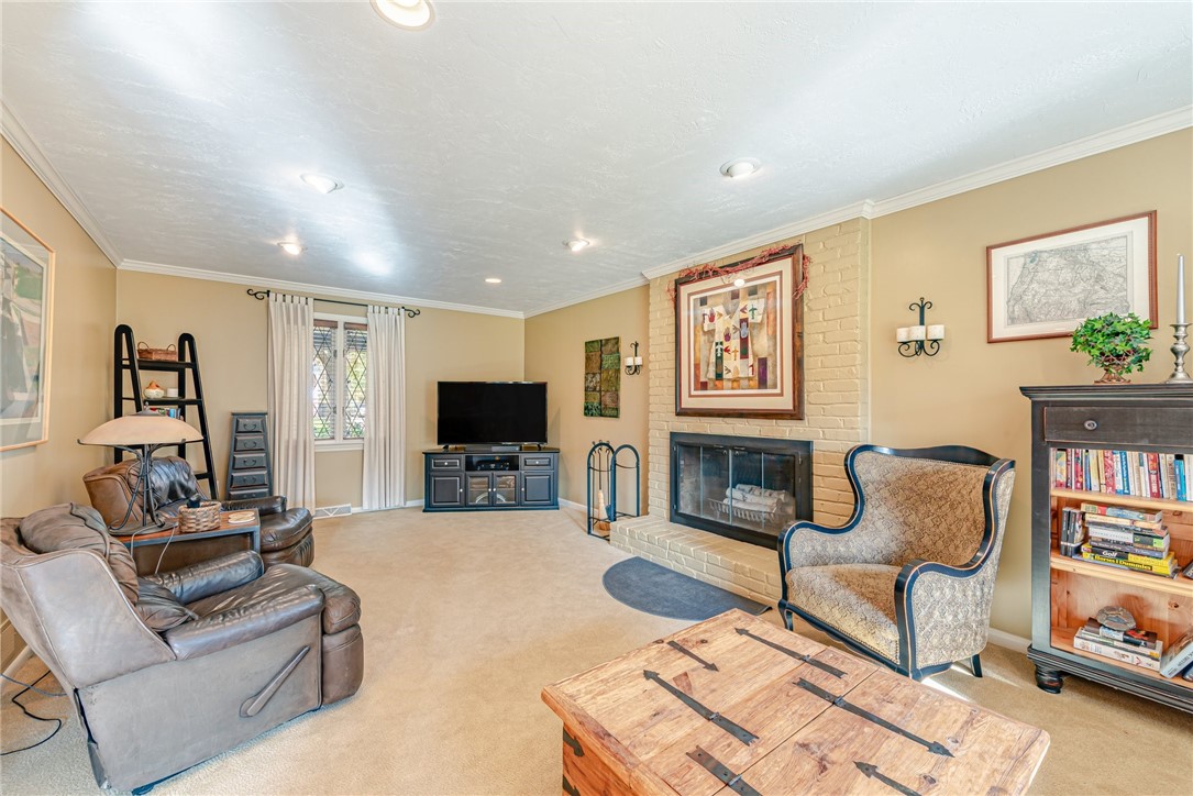 2204 Ben Franklin Drive