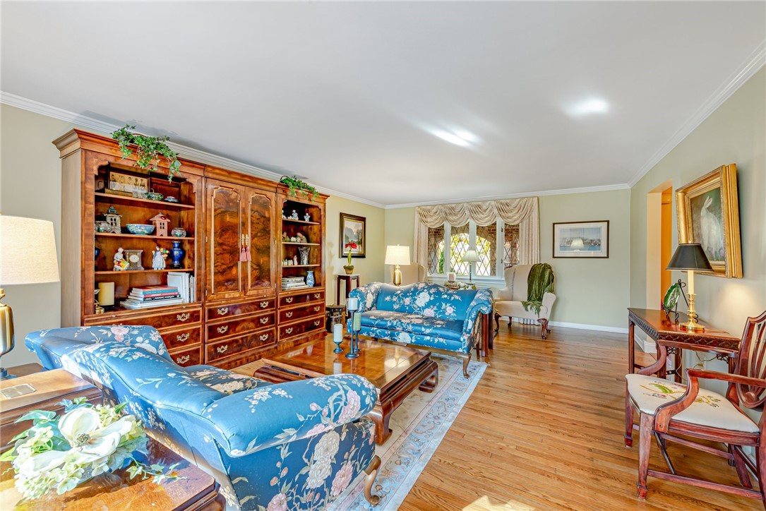 2204 Ben Franklin Drive