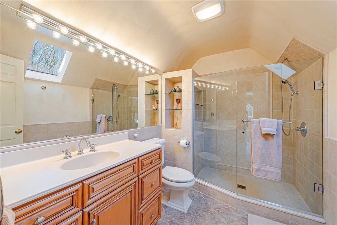 2204 Ben Franklin Drive