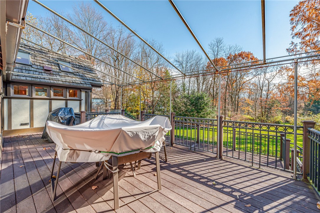 2204 Ben Franklin Drive