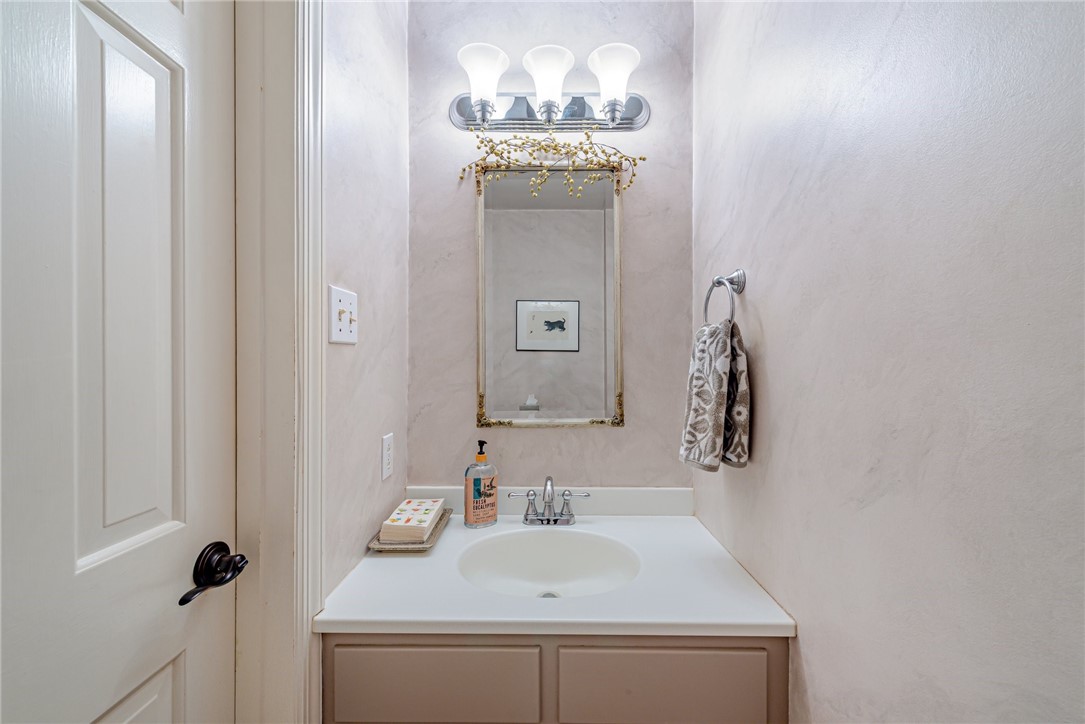 2204 Ben Franklin Drive