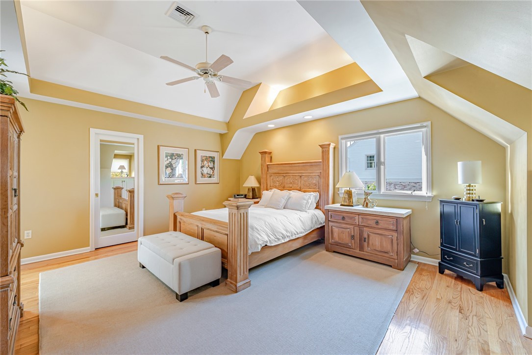 2204 Ben Franklin Drive