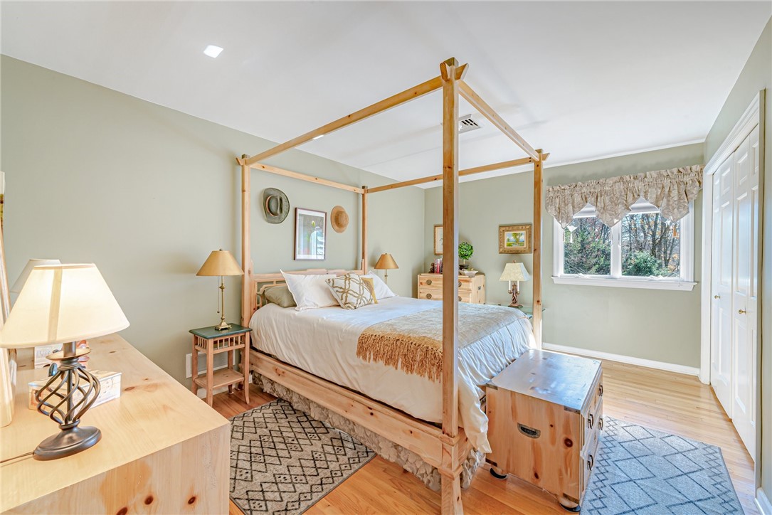 2204 Ben Franklin Drive