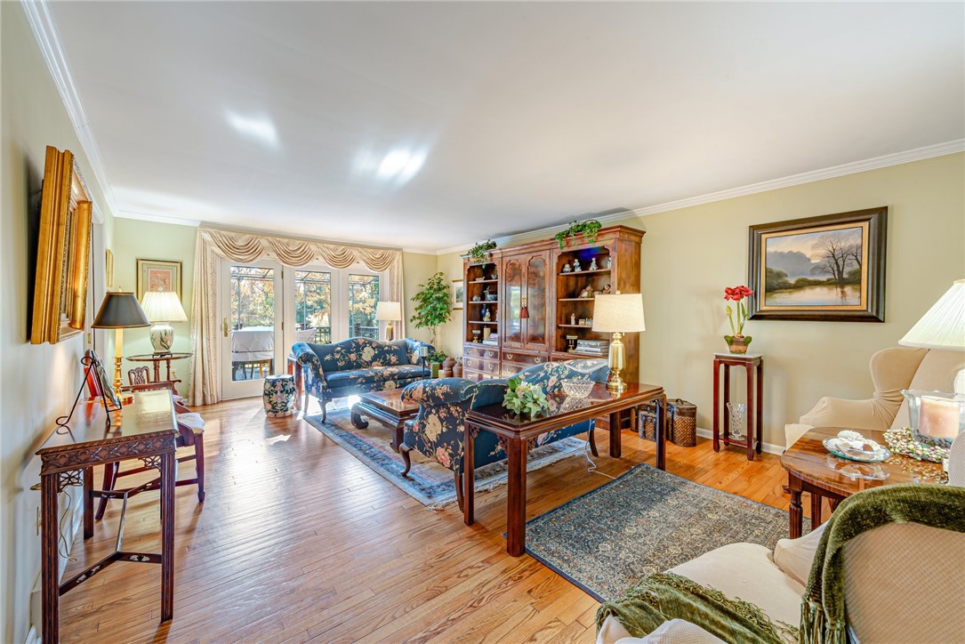 2204 Ben Franklin Drive