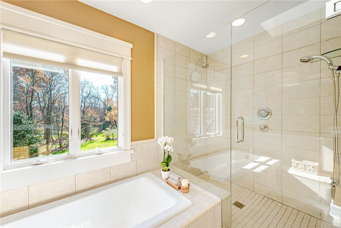 2204 Ben Franklin Drive