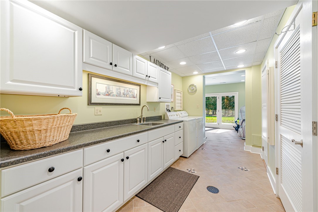 2204 Ben Franklin Drive