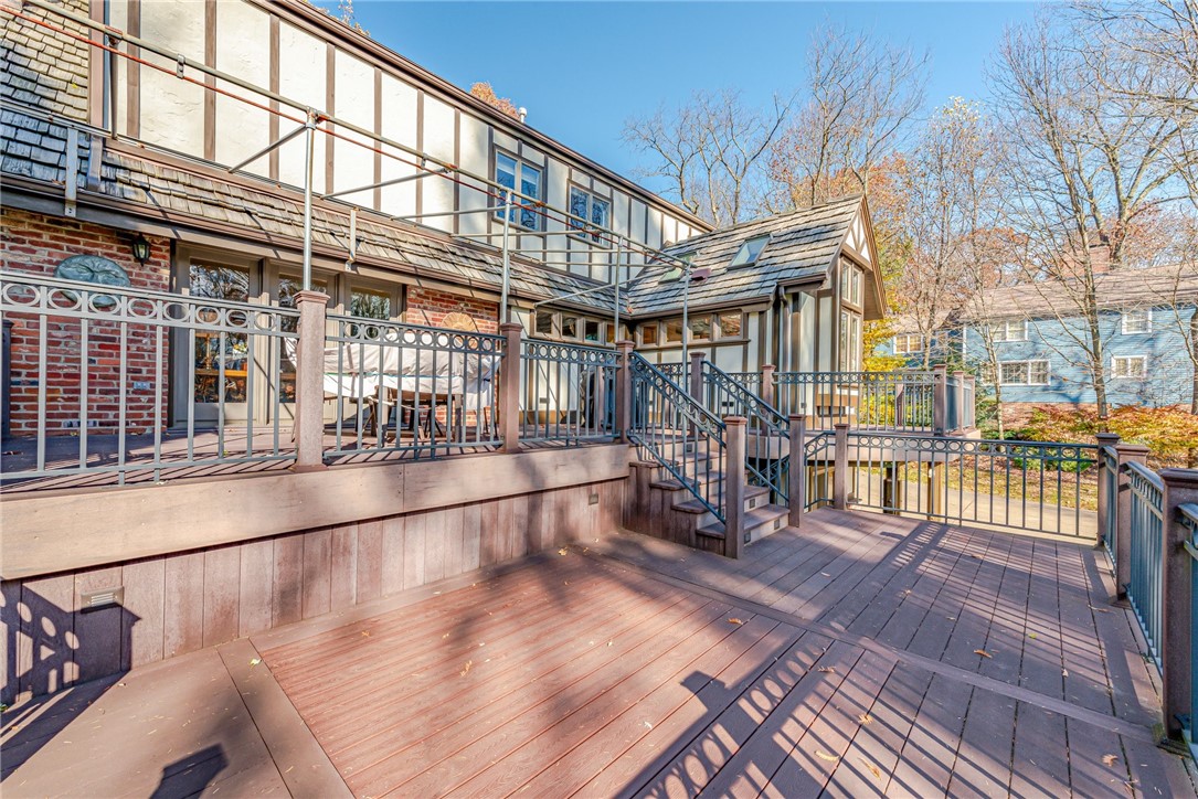 2204 Ben Franklin Drive