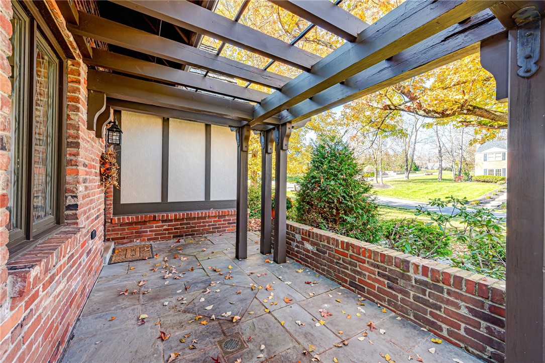 2204 Ben Franklin Drive