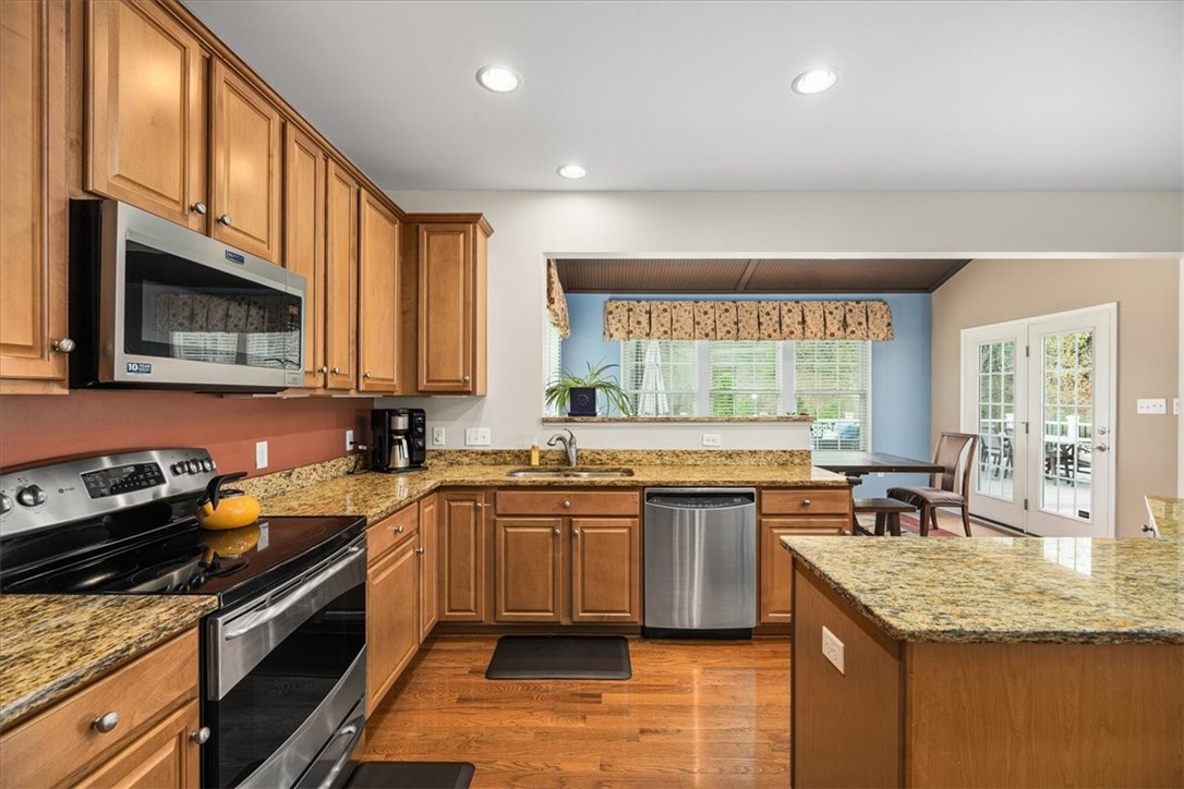 3996 Willow Creek Dr