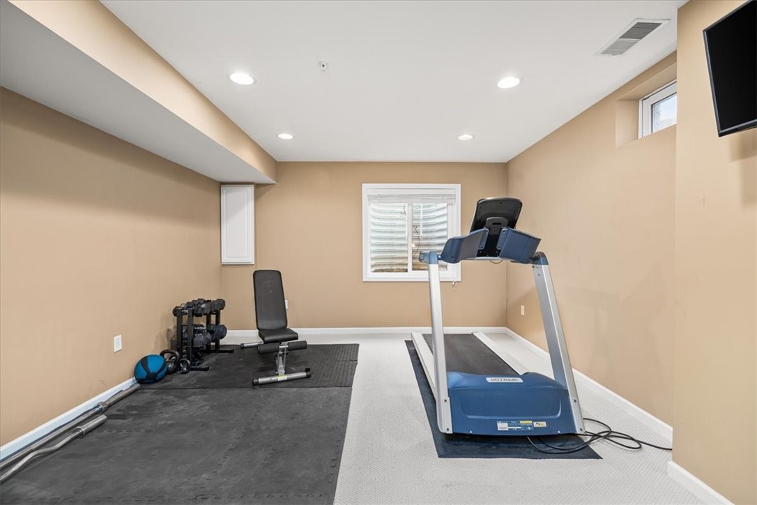 3996 Willow Creek Dr