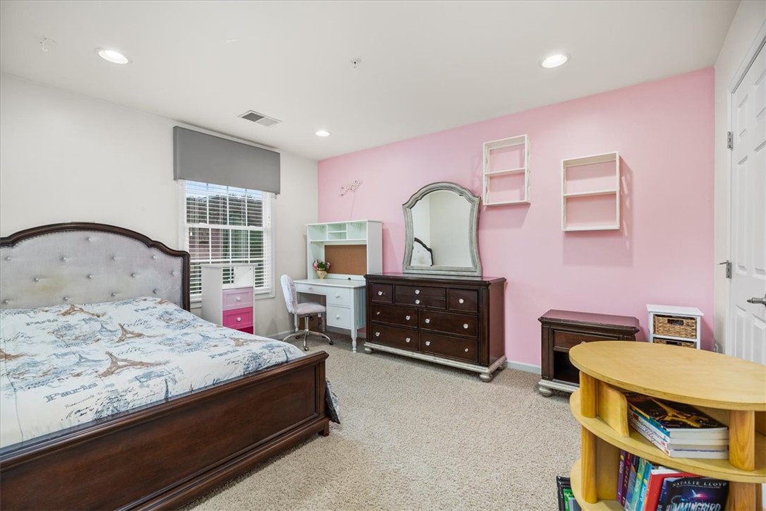 3996 Willow Creek Dr