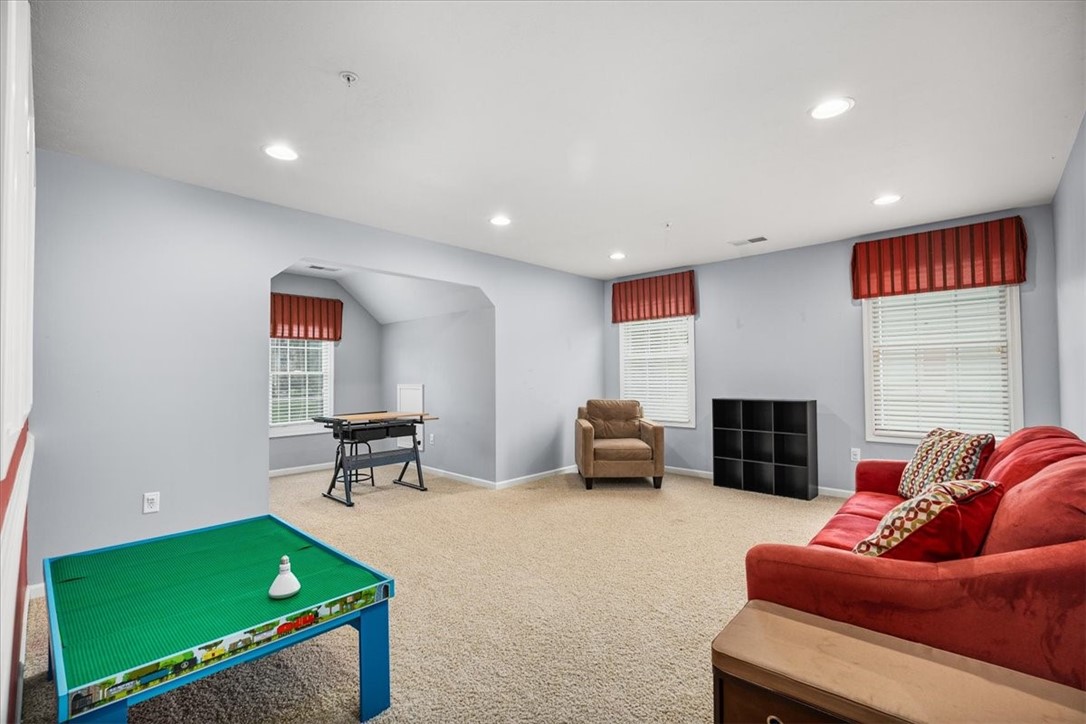 3996 Willow Creek Dr