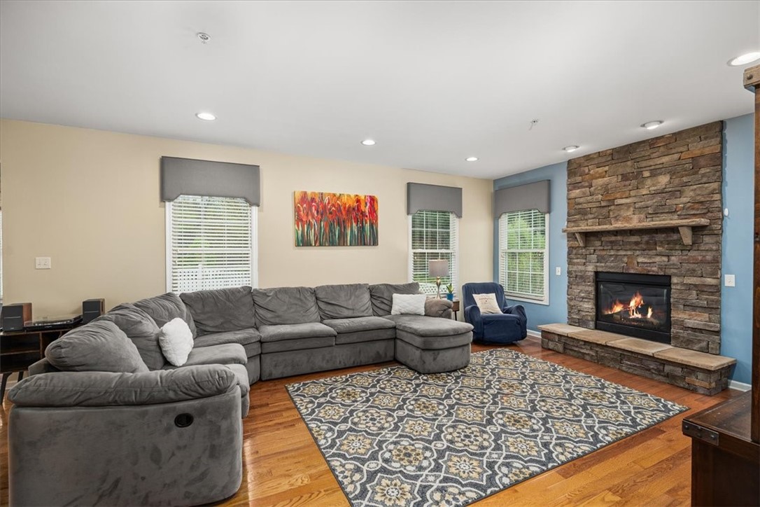 3996 Willow Creek Dr