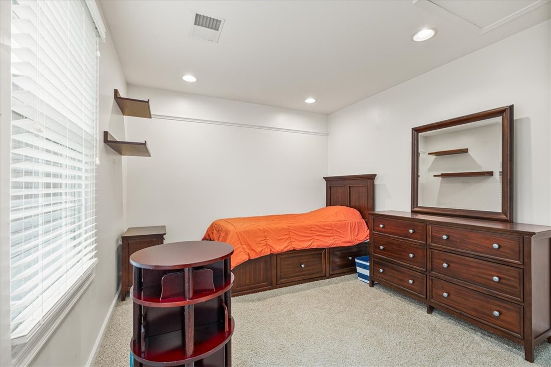 3996 Willow Creek Dr