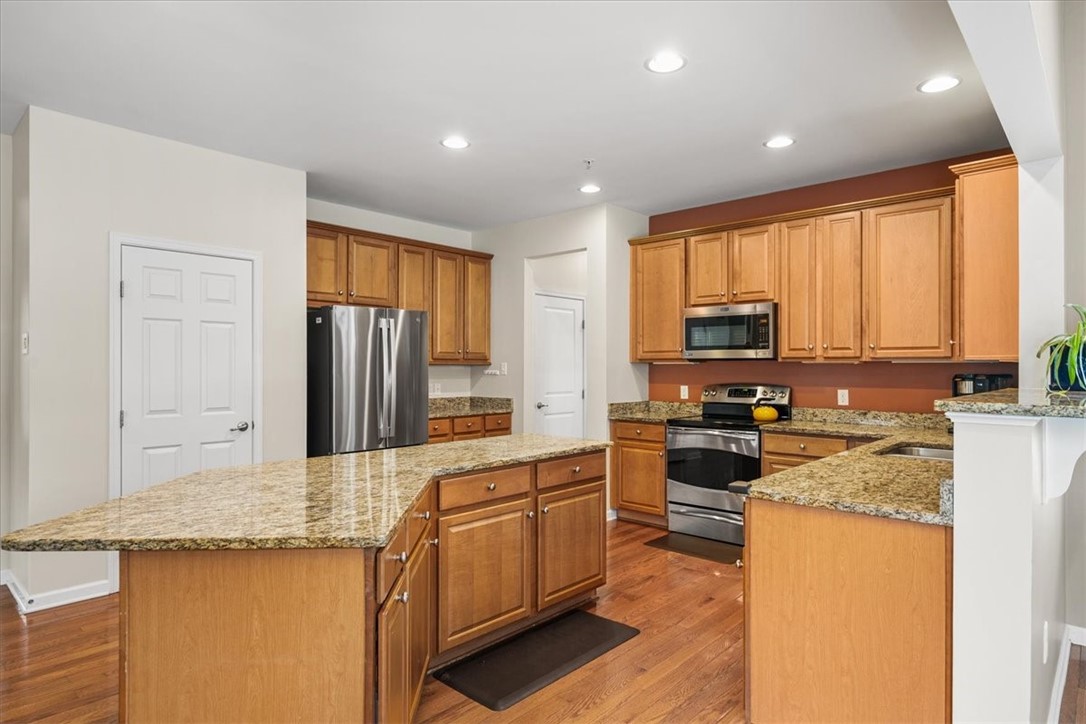 3996 Willow Creek Dr