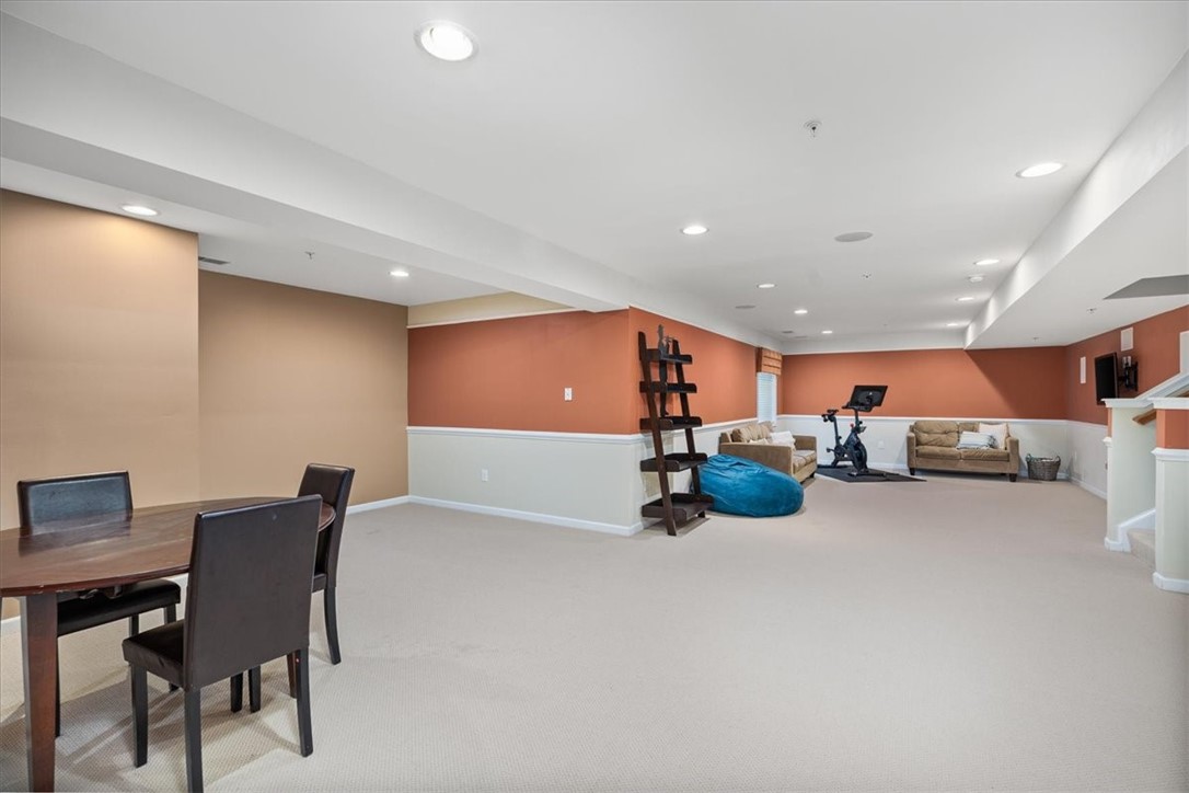 3996 Willow Creek Dr