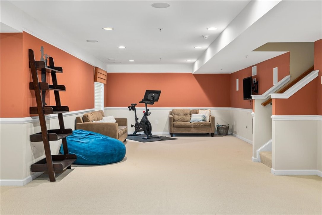 3996 Willow Creek Dr