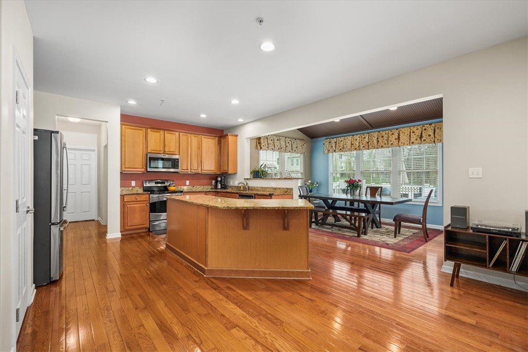 3996 Willow Creek Dr