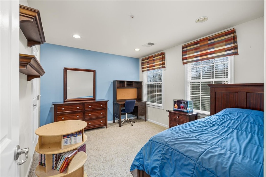 3996 Willow Creek Dr