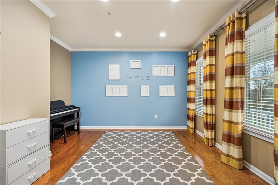 3996 Willow Creek Dr