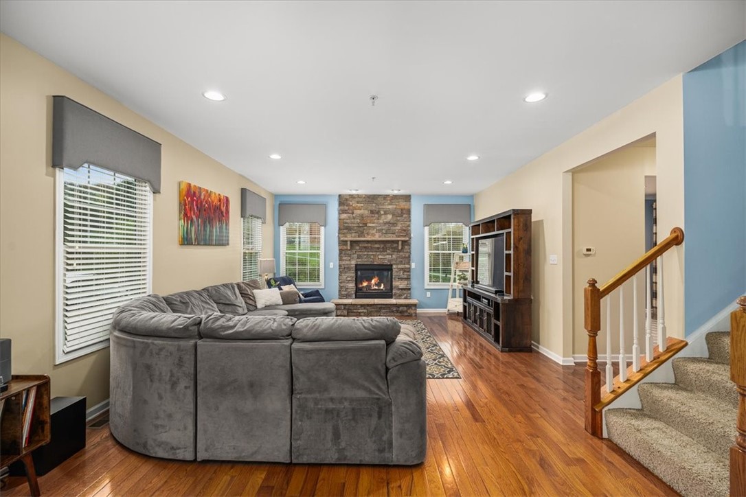 3996 Willow Creek Dr