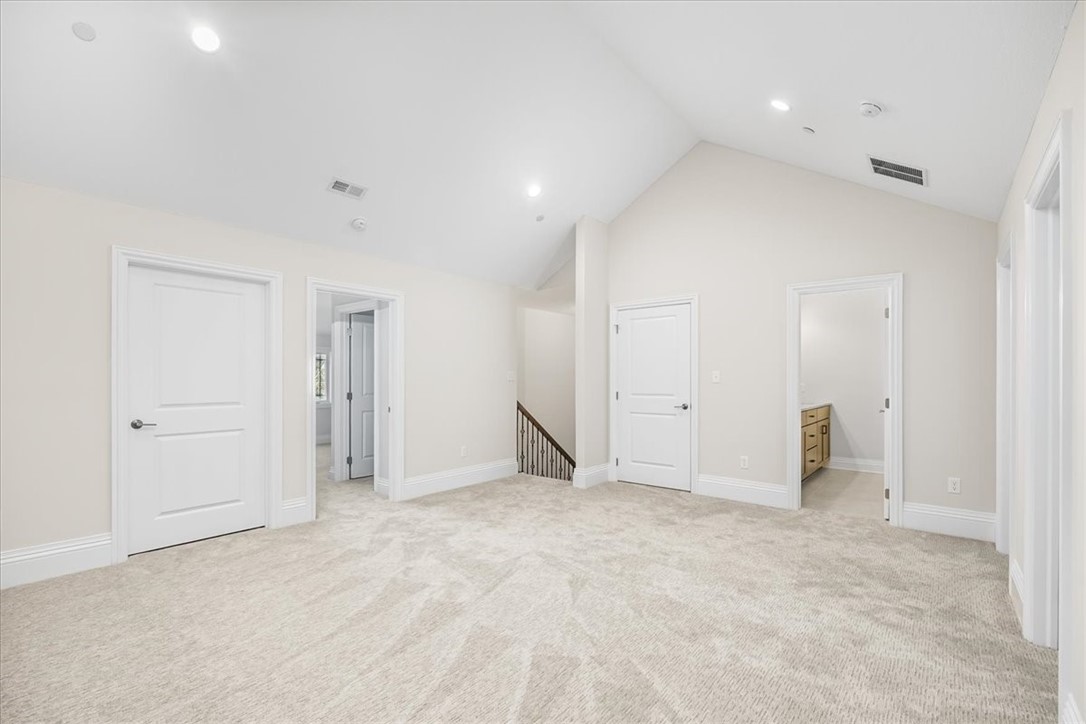 130 Rainier Ln