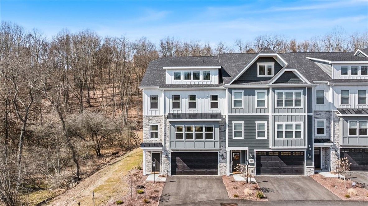 130 Rainier Ln