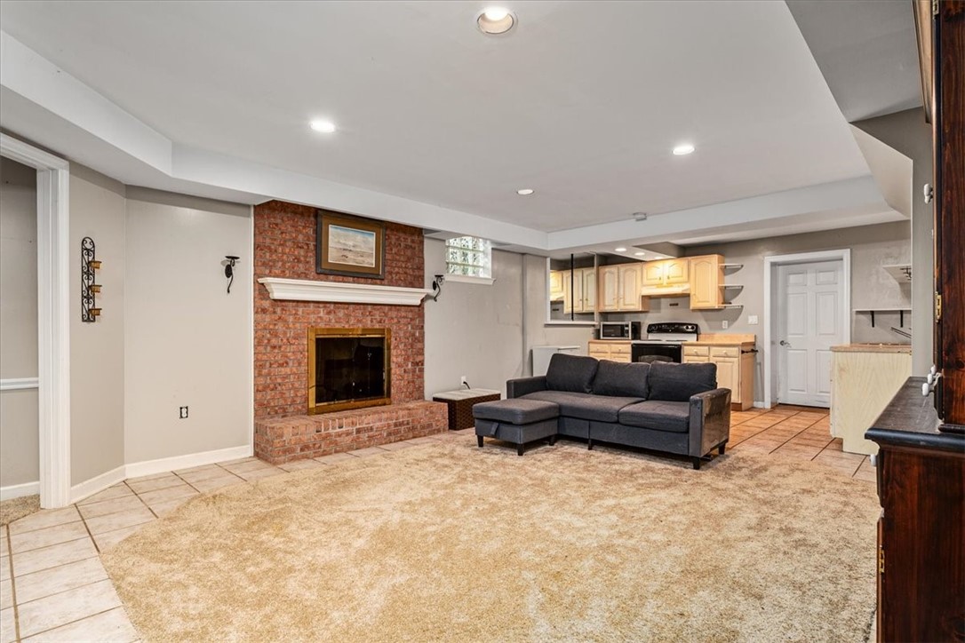 106 Briar Hill Dr