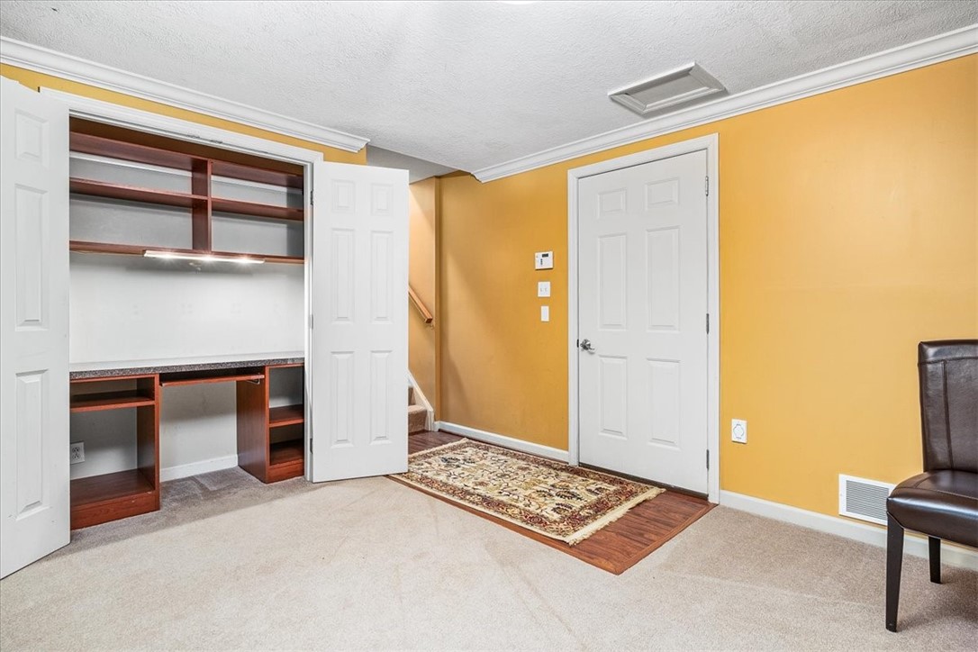 93 Shenot Rd