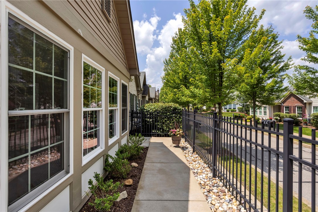 1041 Clerkenwell Ln