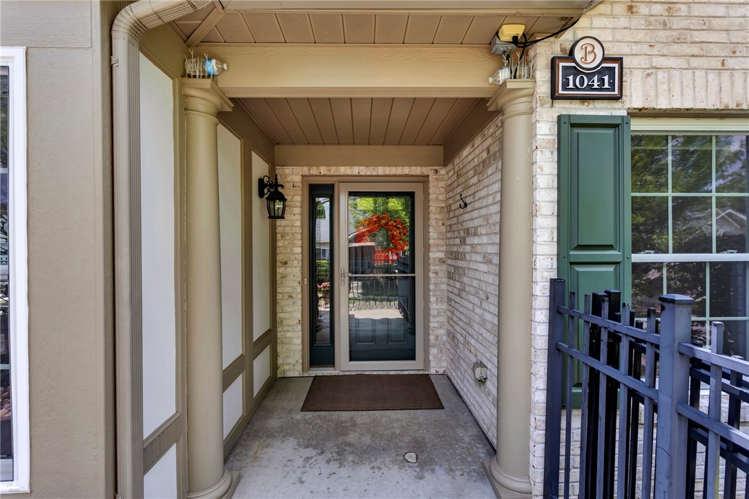 1041 Clerkenwell Ln
